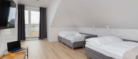 Iron/ironing board, WiFi, bed sheets