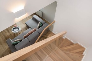 Televisión y oficina 