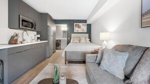 Desk, iron/ironing board, WiFi, bed sheets