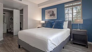 2 bedrooms, desk, iron/ironing board, Internet - Landing | Chic 2BD, Gym (Orlando)