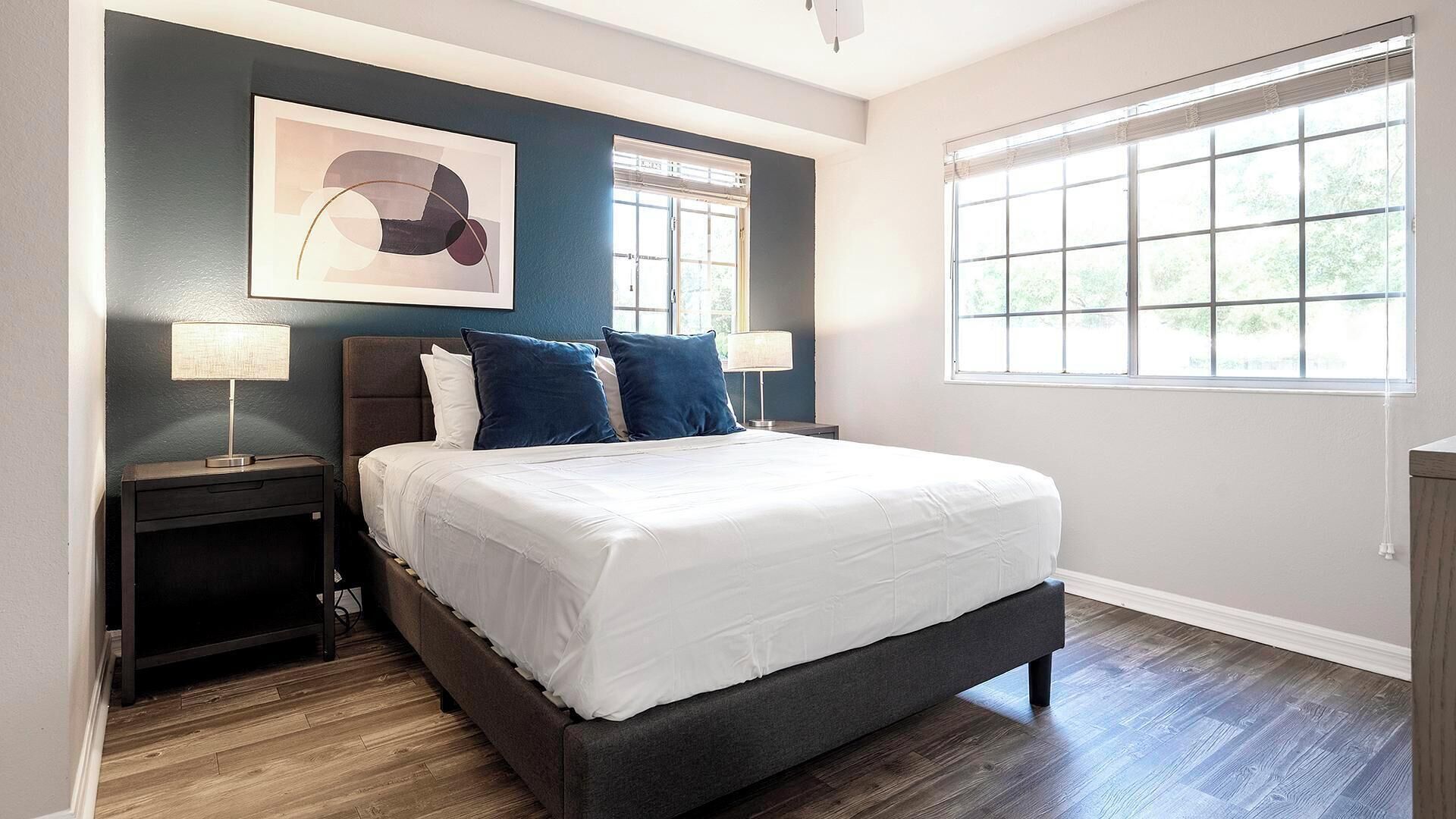 2 soveværelser, skrivebord, strygejern/strygebræt, internetforbindelse