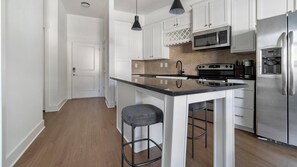 Fridge, microwave, oven, stovetop - Landing | Stylish 1BD, Pool, Gym (Cary)