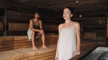 カップル用トリートメントルーム、サウナ、ホットタブ、スチームサウナ、ボディ トリートメント、ホットストーンマッサージ