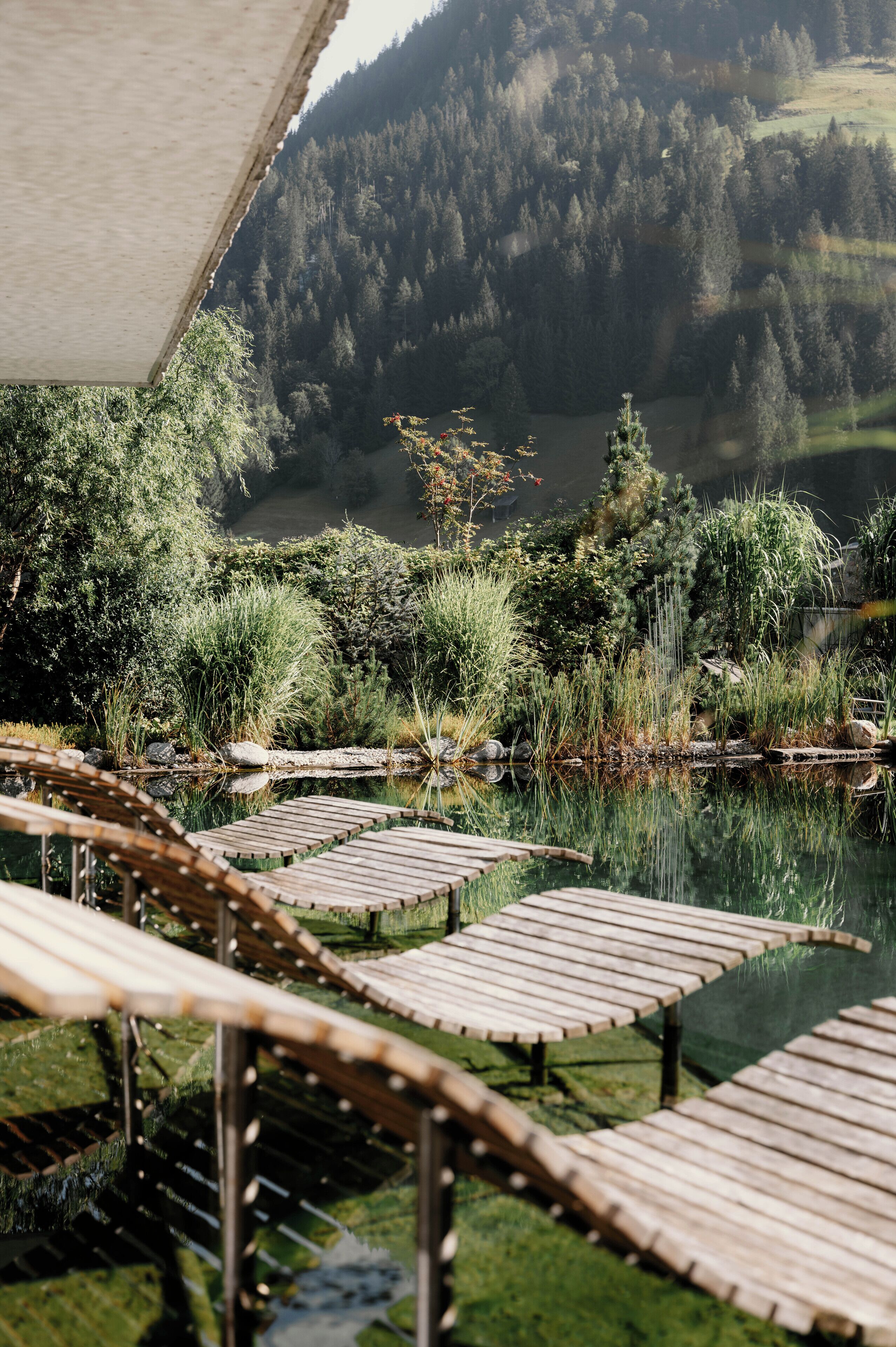 カップル用トリートメントルーム、サウナ、ホットタブ、スチームサウナ、ボディ トリートメント、ホットストーンマッサージ