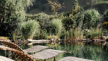 Couples treatment room(s), sauna, hot tub, steam room, body treatments