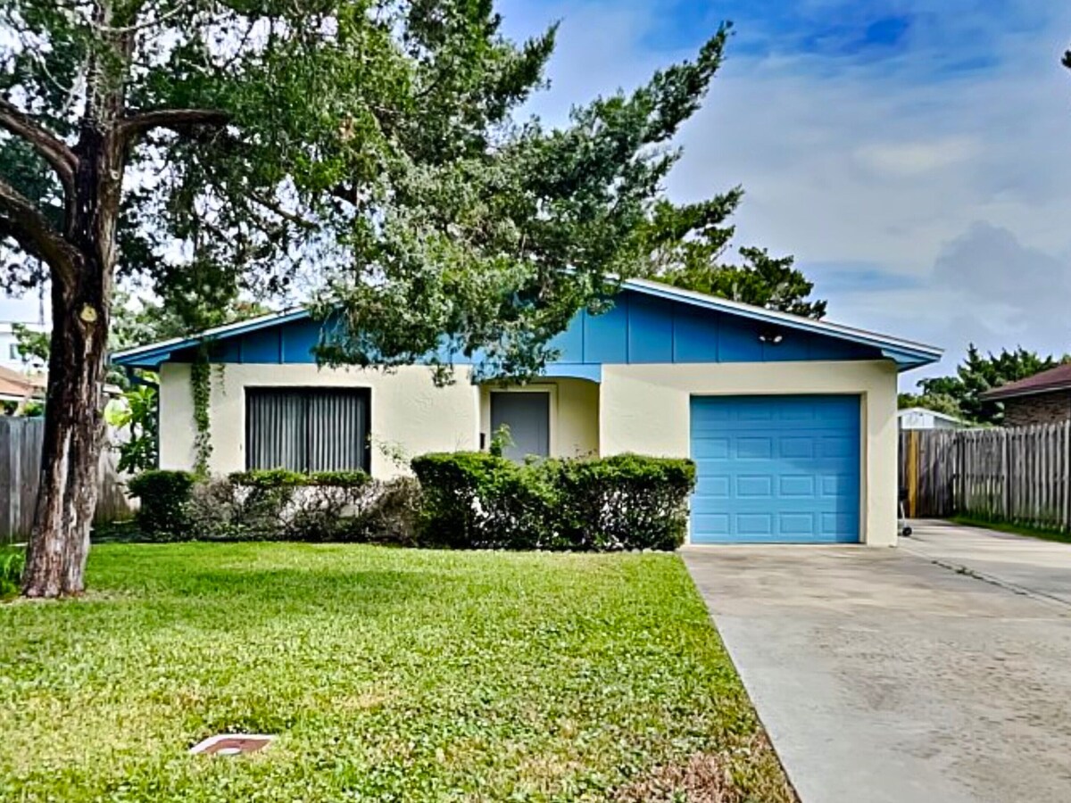 Photo 4 of Summer Breeze | Pet-Friendly, Game Room, Fenced Yard - Near the Beach + Downtown