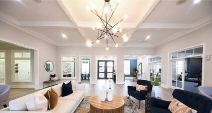 Landing | Beautiful 2BD, Courtyard, Clubhouse
