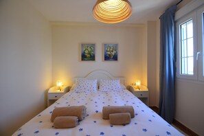 2 bedrooms, iron/ironing board, free WiFi, bed sheets