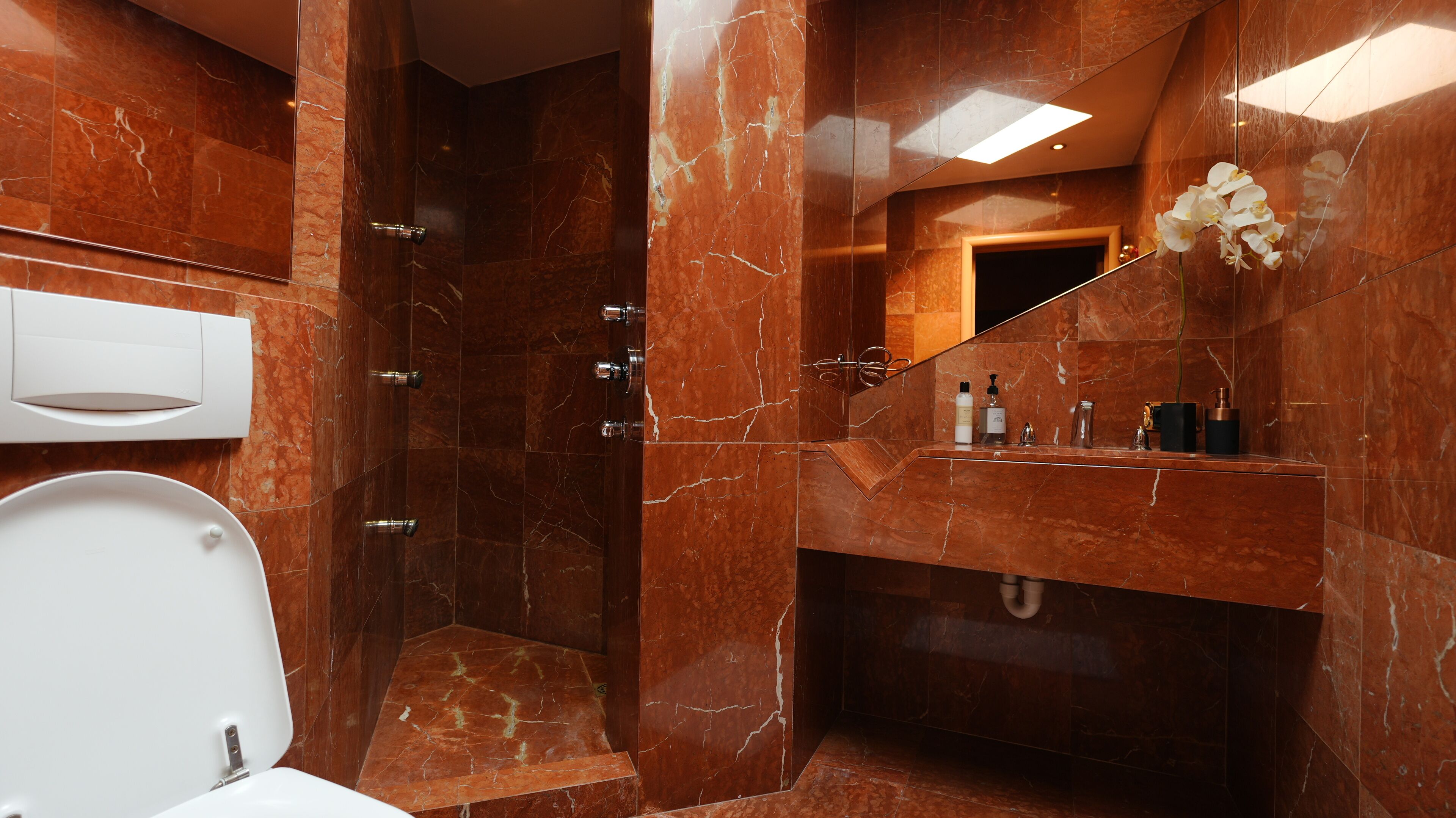 Deluxe kamer | Badkamer | Badjassen, pantoffels