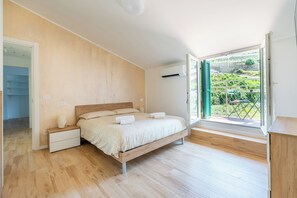 2 makuuhuonetta, silitysrauta/-lauta, ilmainen Wi-Fi, vuodevaatteet