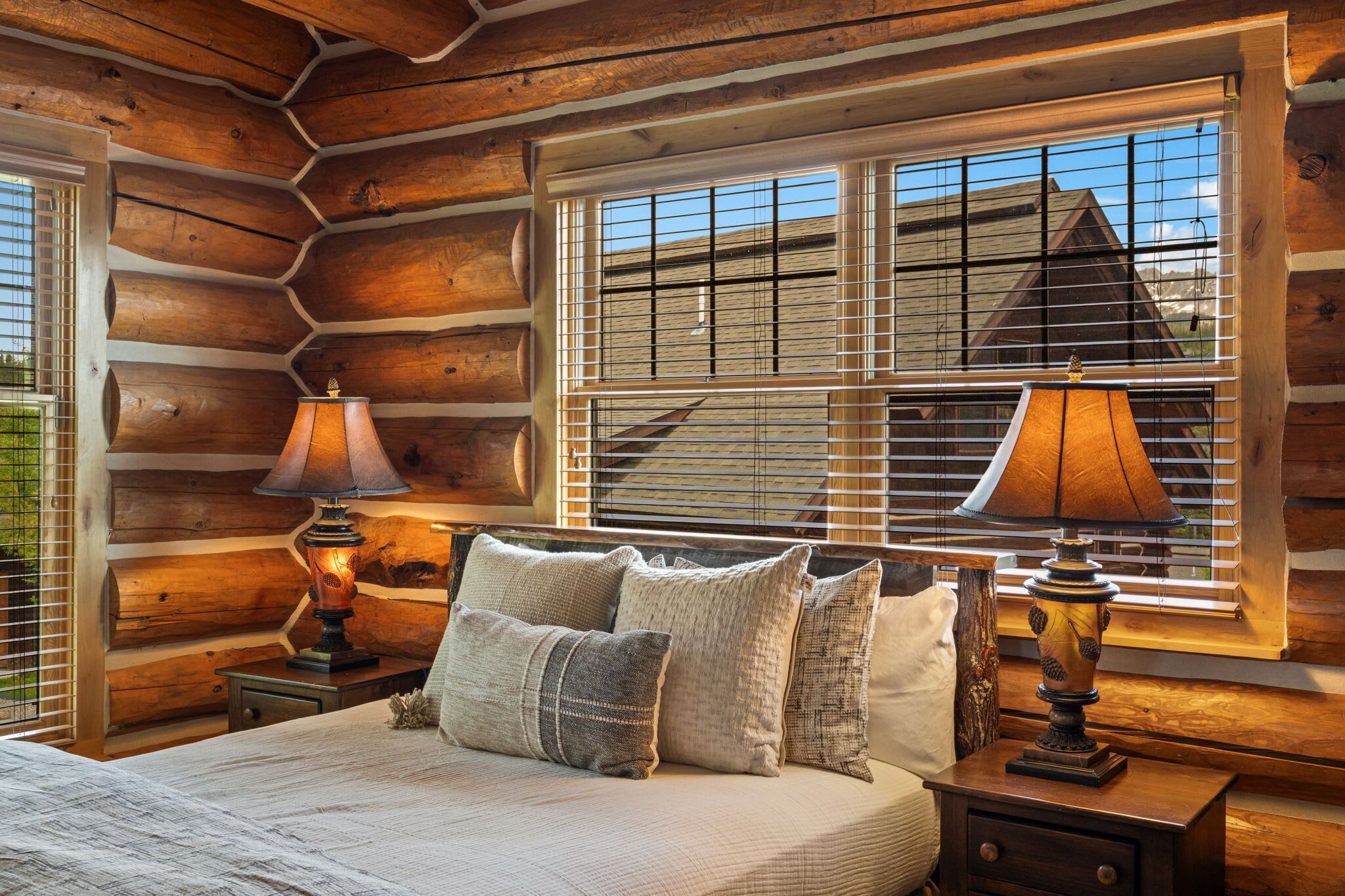 4 bedrooms, WiFi, bed sheets