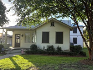 Exterior - Spacious 5-bedroom house in charming Bay St. Louis with WiFi, AC (Bay St. Louis)