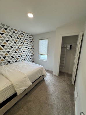 3 habitaciones, escritorio, tabla de planchar con plancha y wifi gratis