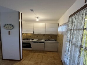 Apartment, 2 Bedrooms, Balcony, Garden View | Interior