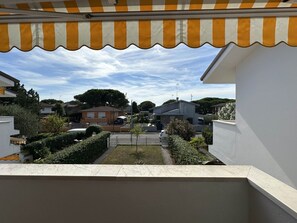 Appartement, 2 chambres, balcon, vue jardin | Enceinte de l’hébergement