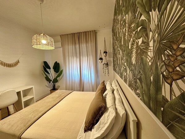 3 slaapkamers, een strijkplank/strijkijzer, gratis wifi, beddengoed