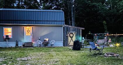 Enchanting cabin with AC in charming Frederic. 1 bedroom studio in the woods