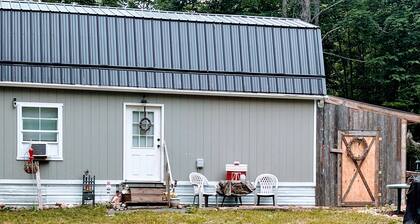Enchanting cabin with AC in charming Frederic. 1 bedroom studio in the woods