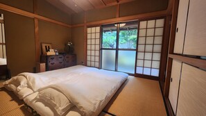 3 bedrooms, iron/ironing board, free WiFi
