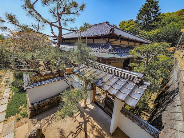 Enceinte de lâhĂ©bergement