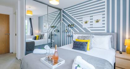 Perfect Riverside Home in Manchester, FREE Parking