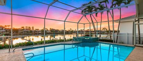 Lämmitetty uima-allas