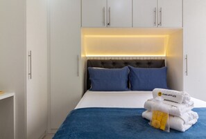 1 Schlafzimmer, Schreibtisch, Bügeleisen/Bügelbrett, Reisekinderbett