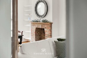 Fernseher, Kamin, Arbeitsbereiche