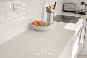 Kühlschrank, Ofen, Herdplatte, Geschirrspüler