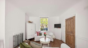 2 bedrooms, travel cot, WiFi, bed sheets