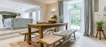 Treiorwerth - a dog that sleeps 15 guests in 7 bedrooms