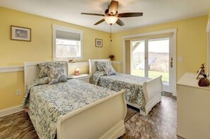 4 bedrooms, bed sheets