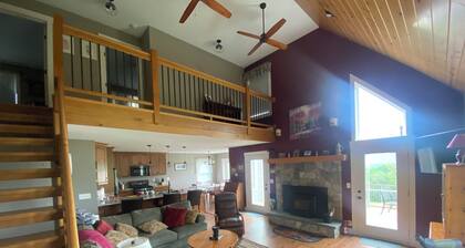 New house with full amenities sleeps 10. 56acers, 1100acers state land adjacent