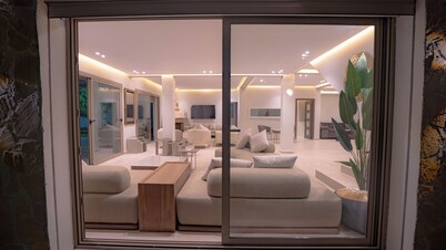 Cabo negro villa with large garden, swimming pool and barbecue area