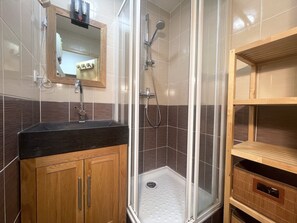 Douche, sèche-cheveux