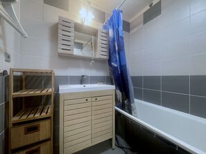 Shower, hair dryer, towels - (3.4344) Appartement 60m2 sur les pistes 3 Vallées (Les Menuires)