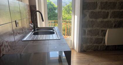 Appartement T2 dans maison de village climatisé