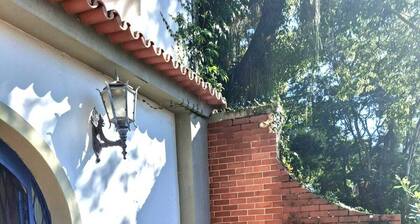 Bucolic Room in Cosme Velho, 5 minutes from Christ the Redeemer