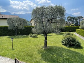 Property grounds - Sunrise over the Lake (Lenno)