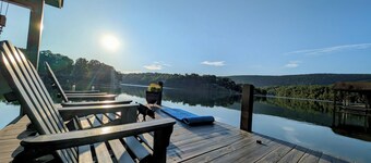Smith Mountain Sunrise: Waterfront Party Deck, Great Water Views, Pet Friendly