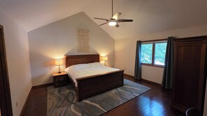 4 bedrooms, desk, iron/ironing board, travel crib