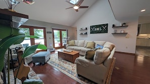 Smart TV, fireplace, books, stereo - Smith Mountain Sunrise: Waterfront Party Deck, Great Water Views, Pet Friendly (Huddleston)
