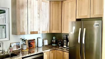 Microondas, horno, parrilla de estufa y lavavajillas