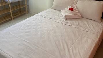 Decoración personalizada, wifi gratis y ropa de cama