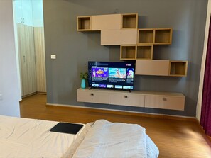 2 bedrooms, WiFi, bed sheets, wheelchair access
