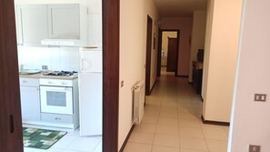 Kühlschrank, Ofen, Herdplatte, Toaster