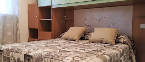 2 bedrooms, iron/ironing board, free WiFi, bed sheets