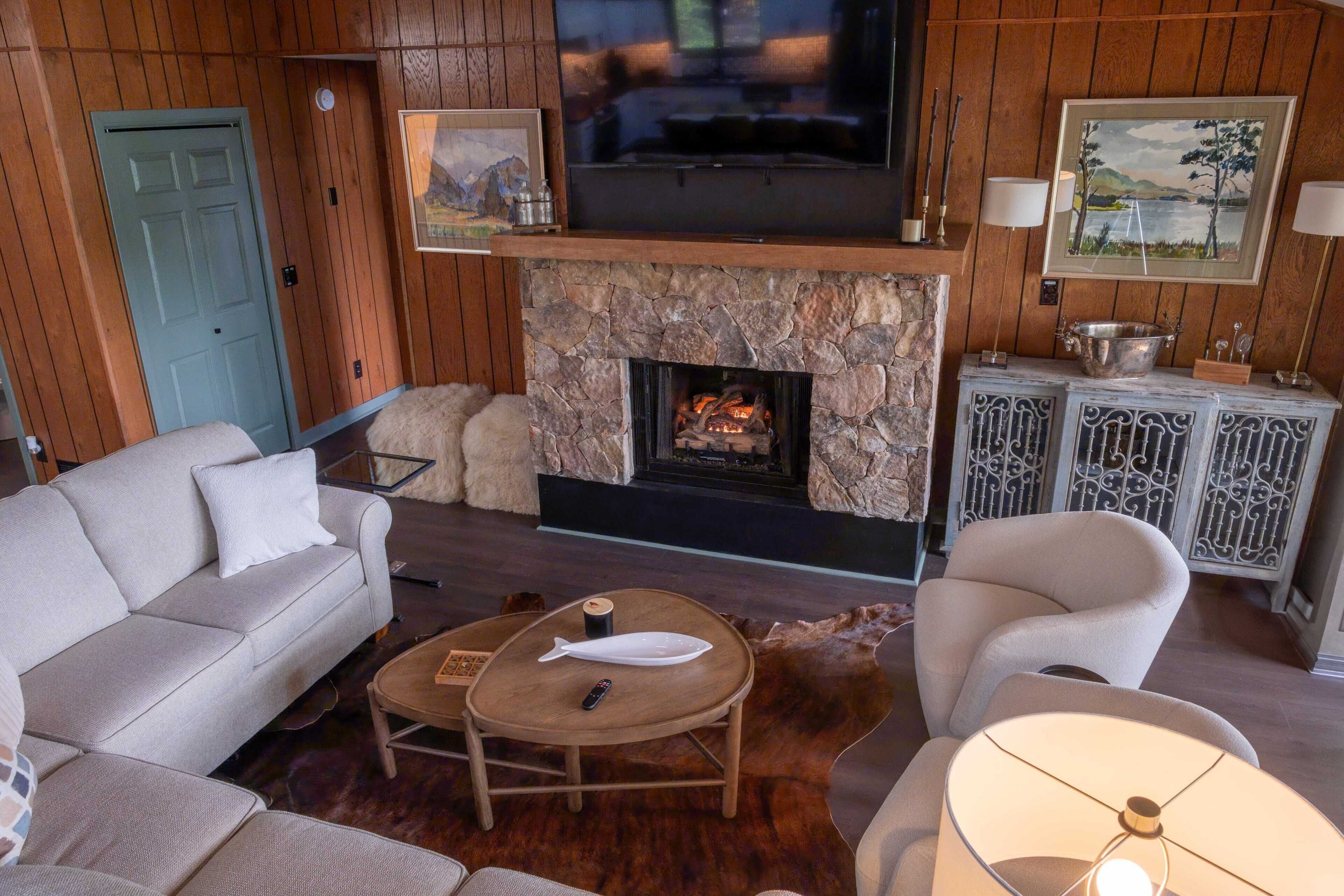 Smart TV, fireplace