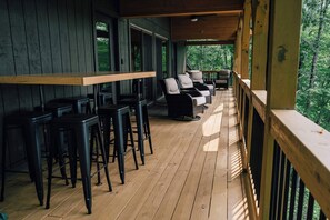 Outdoor dining - Lakefront Living- Completely remodeled 3 BR/3.5 BA on water with dock. (Murphy)