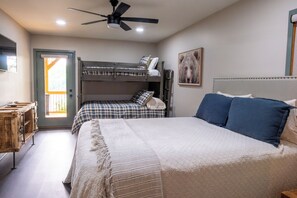 3 bedrooms, iron/ironing board, WiFi, bed sheets - Lakefront Living- Completely remodeled 3 BR/3.5 BA on water with dock. (Murphy)